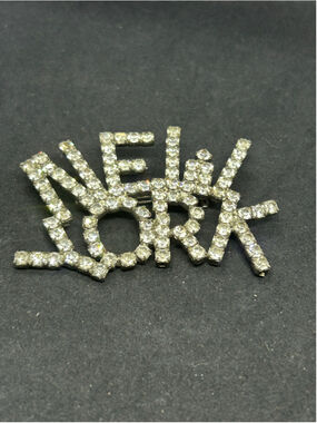 Women's Unbranded New York Rhinestone Brooch One Size